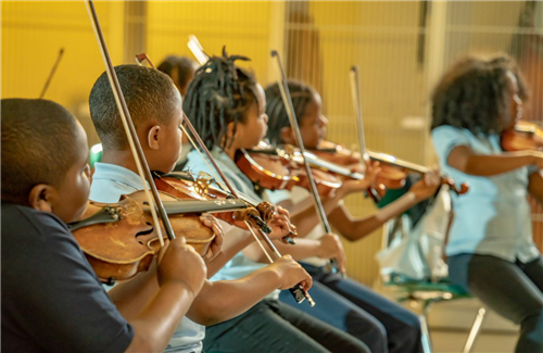 playing violin 